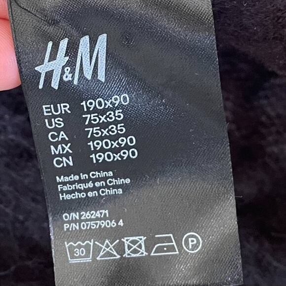 H&M Cozy Buffalo Check Black & Gray Blanket / Throw / Scarf / Wrap Fringe - Picture 5 of 6